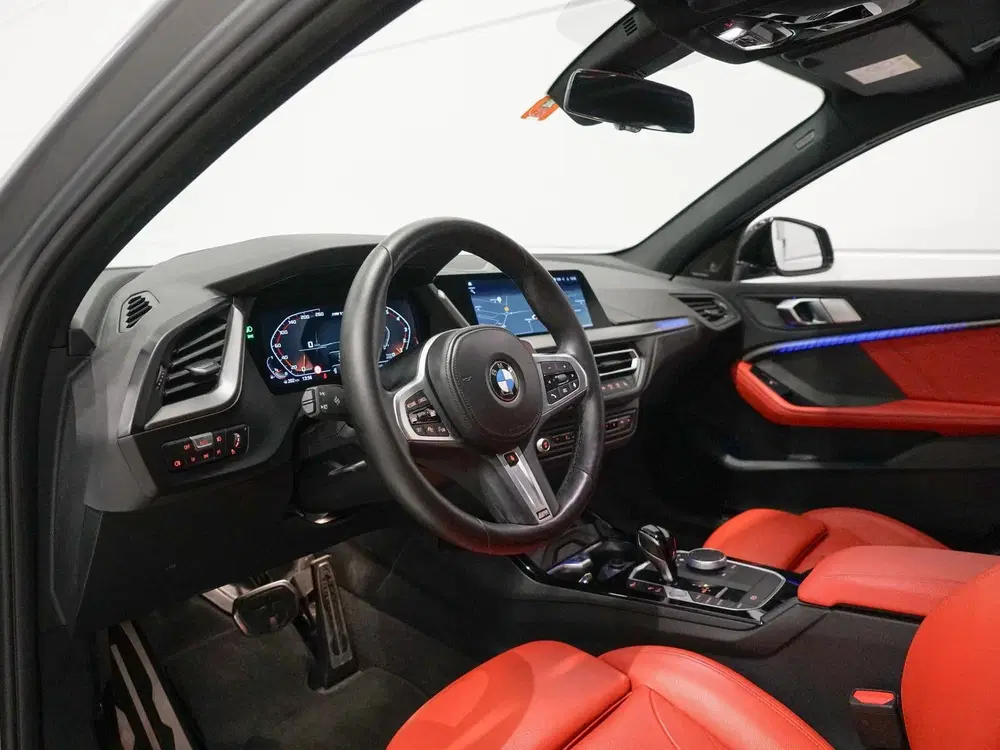 BMW 1-serie M135i xDrive Panoramadak uit 2022, foto 9