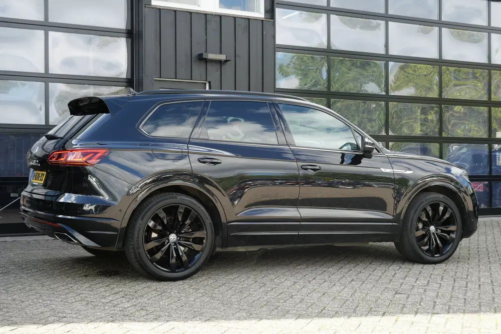 Volkswagen Touareg 3.0 TSI R-Line 340 PK uit 2019, foto 3