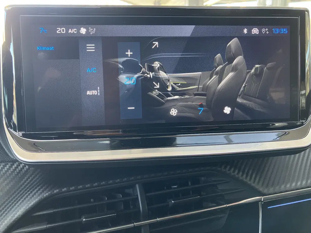 Peugeot 2008 1.2 Hybrid 145 GT uit 2024, foto 12