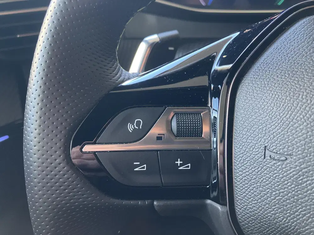 Peugeot 2008 1.2 Hybrid 145 GT uit 2024, foto 15