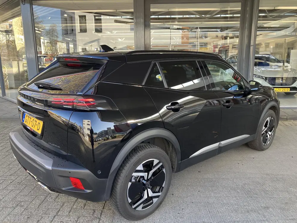 Peugeot 2008 1.2 Hybrid 145 GT uit 2024, foto 2