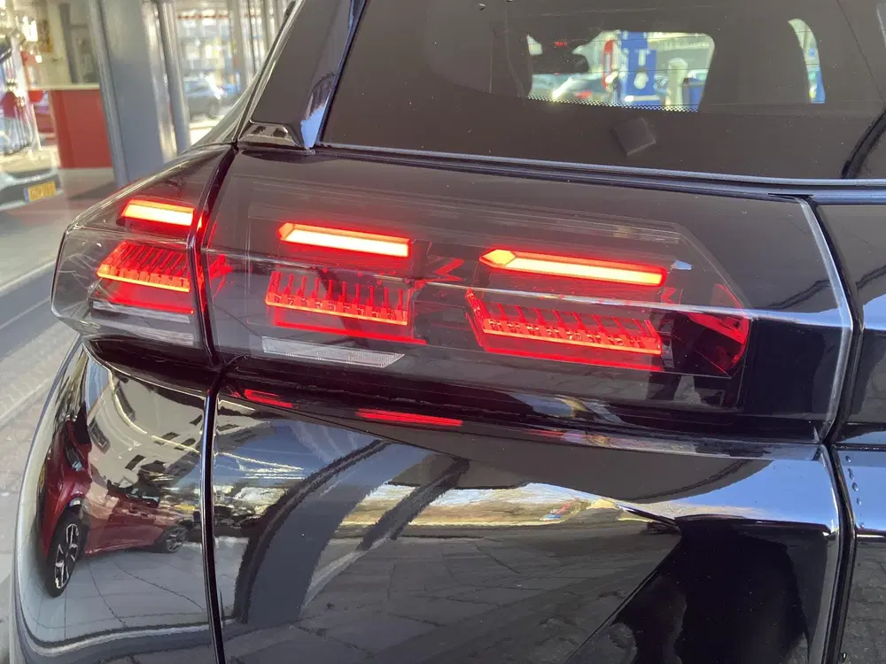 Peugeot 2008 1.2 Hybrid 145 GT uit 2024, foto 5