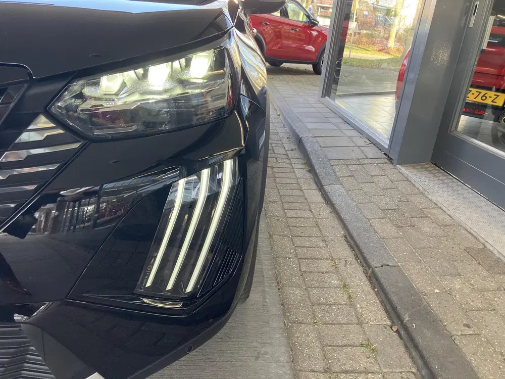 Peugeot 2008 1.2 Hybrid 145 GT uit 2024, foto 6