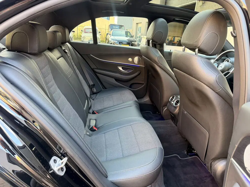 Mercedes-Benz E-Klasse 300 e 4MATIC Exclusive Line Panorama uit 2020, foto 10