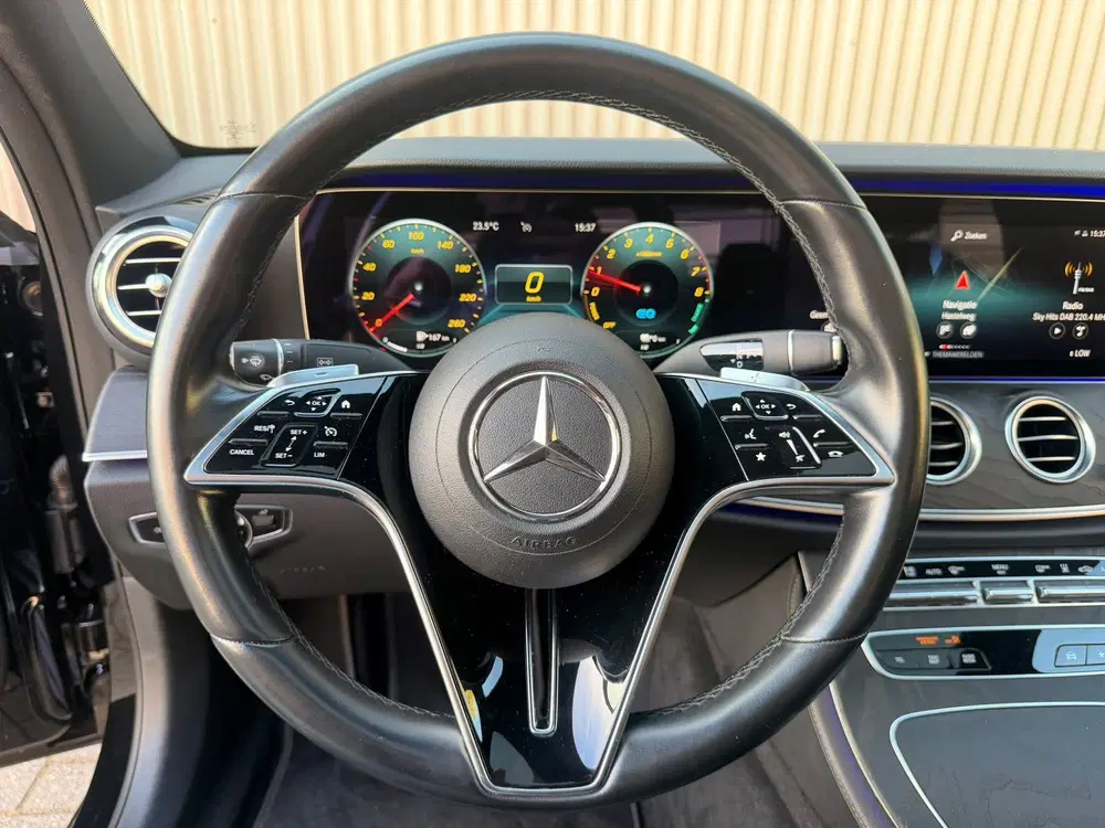 Mercedes-Benz E-Klasse 300 e 4MATIC Exclusive Line Panorama uit 2020, foto 12