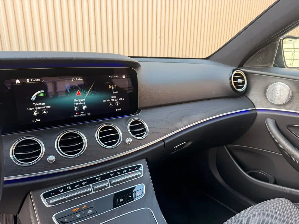 Mercedes-Benz E-Klasse 300 e 4MATIC Exclusive Line Panorama uit 2020, foto 13