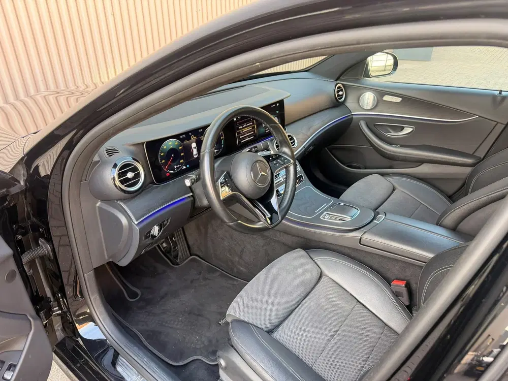 Mercedes-Benz E-Klasse 300 e 4MATIC Exclusive Line Panorama uit 2020, foto 2