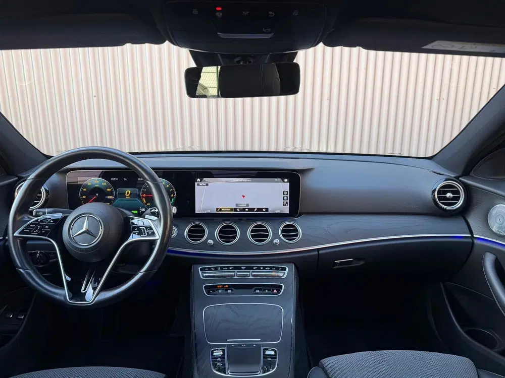 Mercedes-Benz E-Klasse 300 e 4MATIC Exclusive Line Panorama uit 2020, foto 3