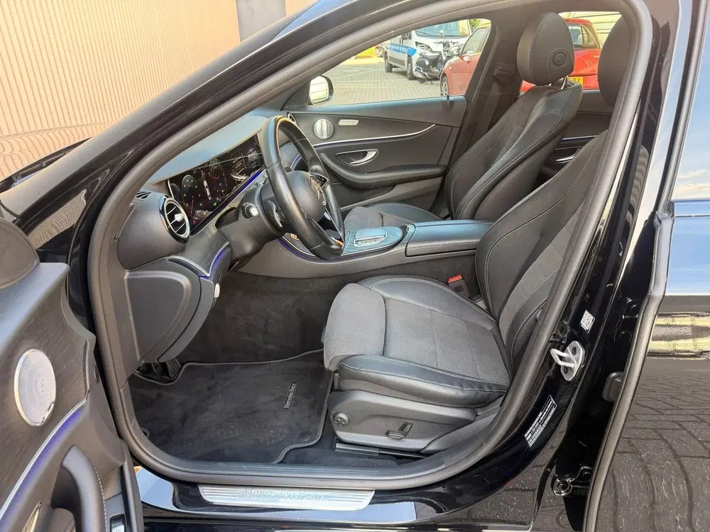 Mercedes-Benz E-Klasse 300 e 4MATIC Exclusive Line Panorama uit 2020, foto 8