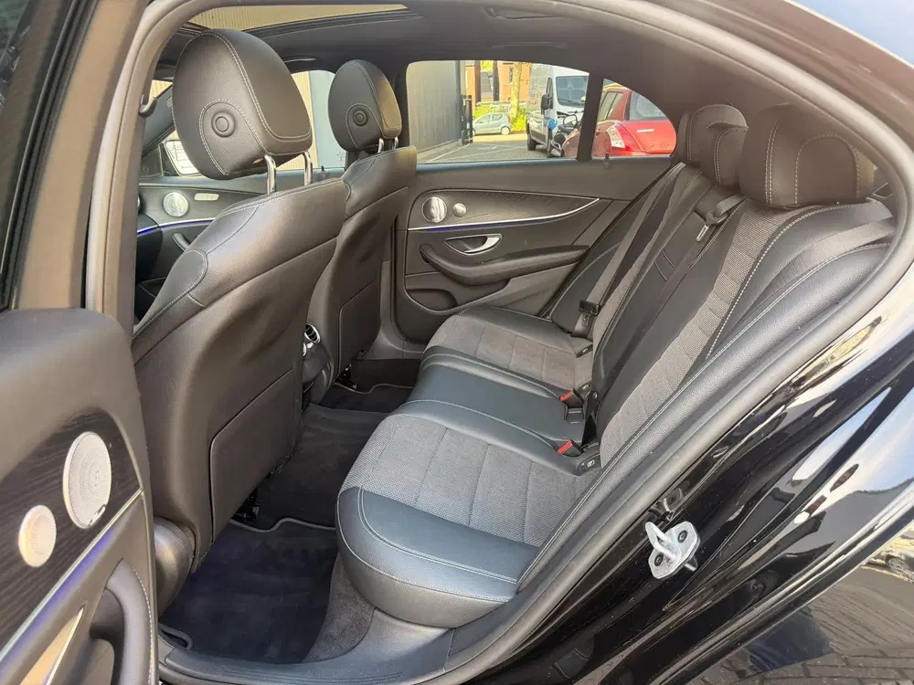 Mercedes-Benz E-Klasse 300 e 4MATIC Exclusive Line Panorama uit 2020, foto 9