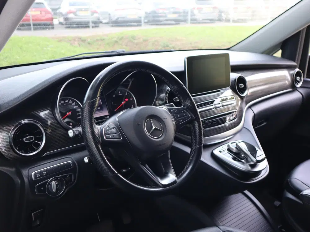 Mercedes-Benz V-Klasse 220d 4-MATIC LANG DC AVANTGARDE uit 2020, foto 3