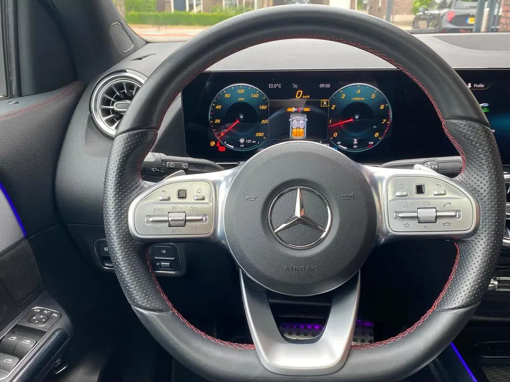 Mercedes-Benz GLA 250 4MATIC AMG Line ambilight uit 2020, foto 11