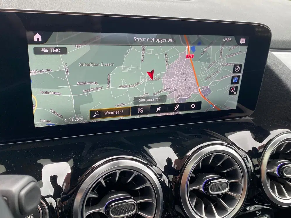 Mercedes-Benz GLA 250 4MATIC AMG Line ambilight uit 2020, foto 14