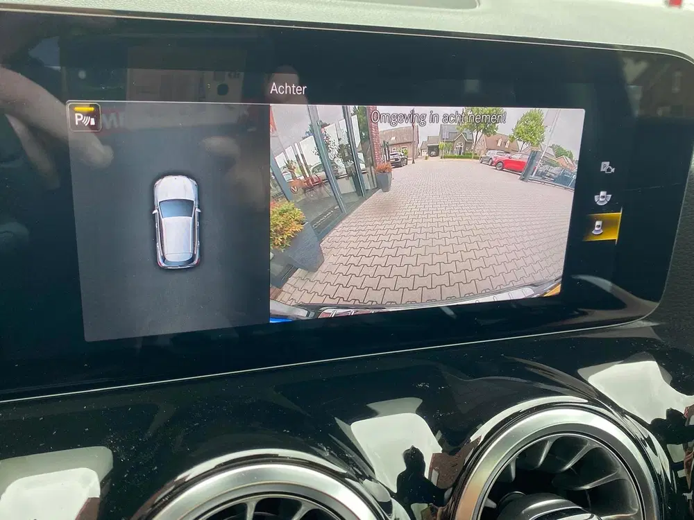 Mercedes-Benz GLA 250 4MATIC AMG Line ambilight uit 2020, foto 15