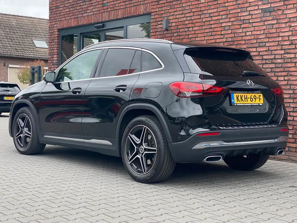 Mercedes-Benz GLA 250 4MATIC AMG Line ambilight uit 2020, foto 3