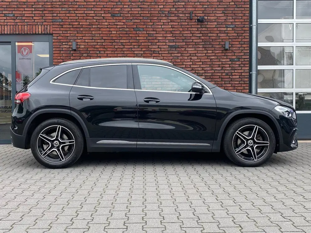 Mercedes-Benz GLA 250 4MATIC AMG Line ambilight uit 2020, foto 5