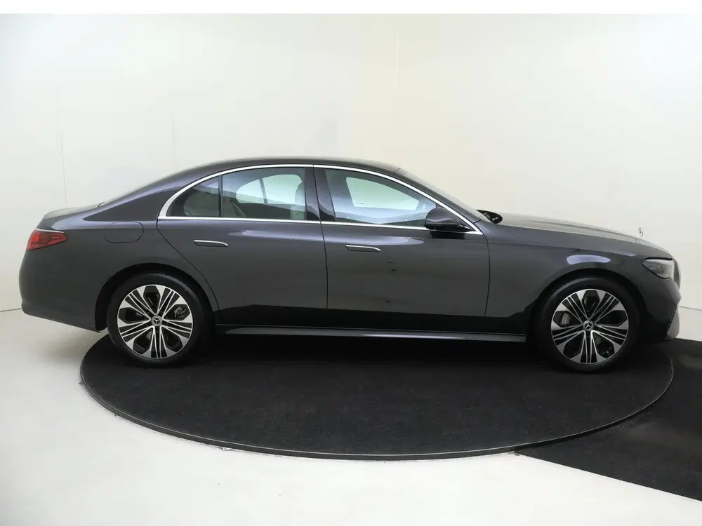 Mercedes-Benz E-Klasse 300 e Luxury Line uit 2024, foto 11