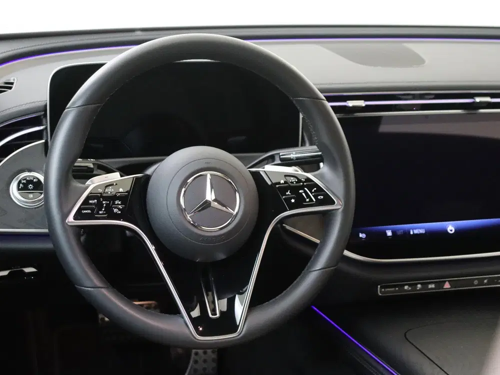Mercedes-Benz E-Klasse 300 e Luxury Line uit 2024, foto 13
