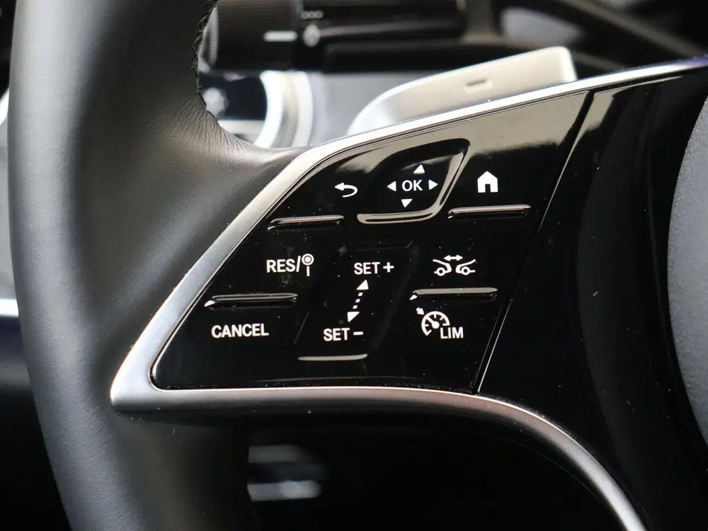 Mercedes-Benz E-Klasse 300 e Luxury Line uit 2024, foto 15