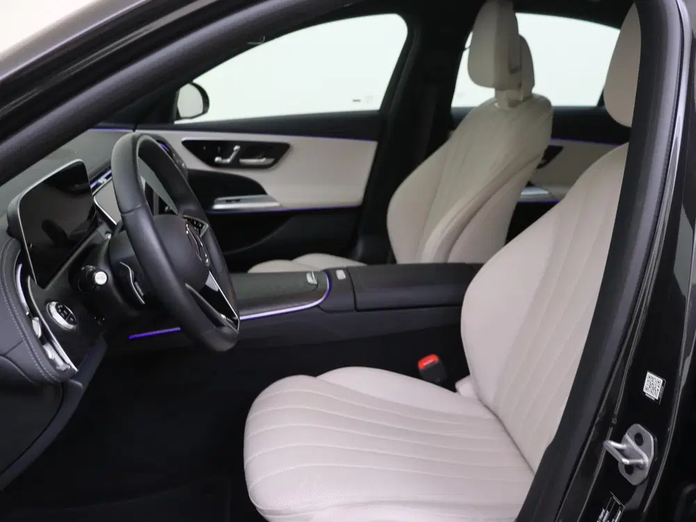 Mercedes-Benz E-Klasse 300 e Luxury Line uit 2024, foto 3
