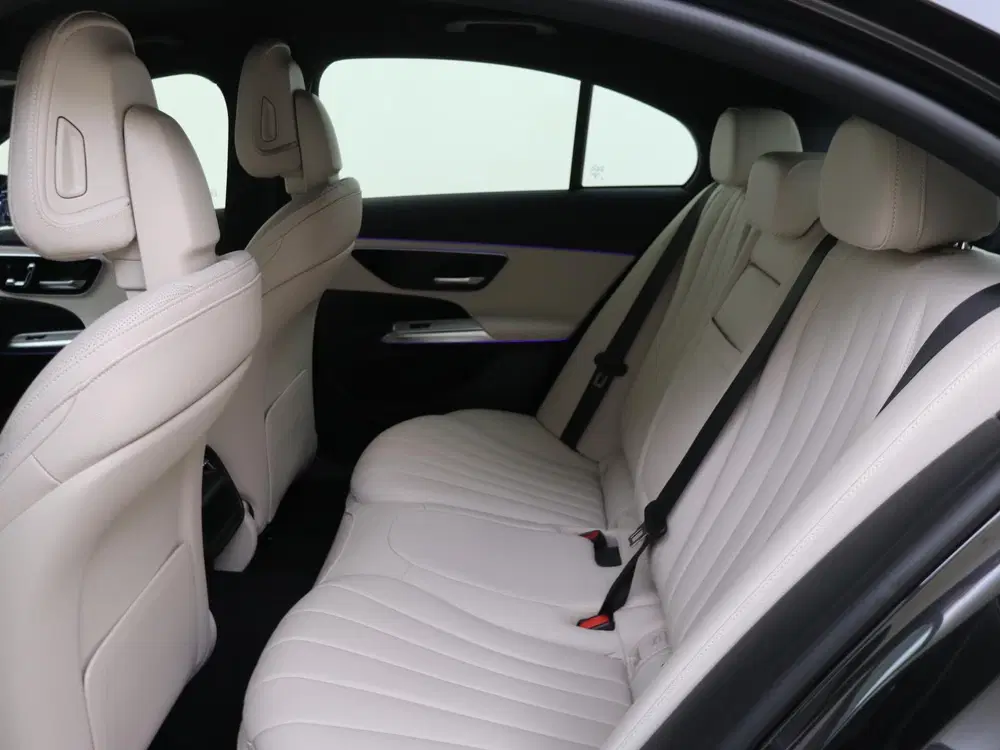 Mercedes-Benz E-Klasse 300 e Luxury Line uit 2024, foto 4