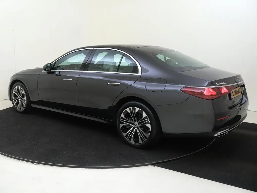 Mercedes-Benz E-Klasse 300 e Luxury Line uit 2024, foto 7