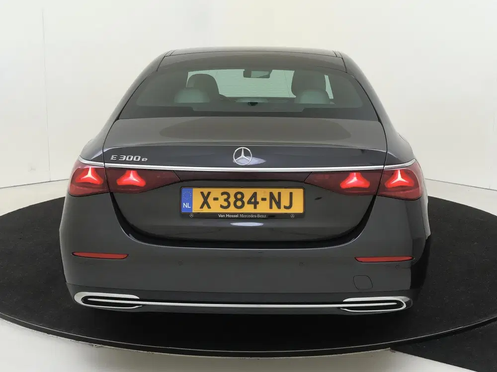 Mercedes-Benz E-Klasse 300 e Luxury Line uit 2024, foto 9