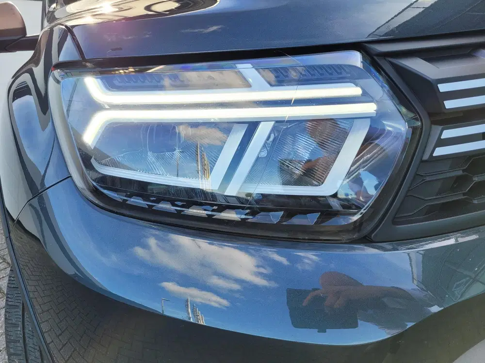 Dacia Duster 1.0 TCe 100 ECO-G Extreme uit 2023, foto 2