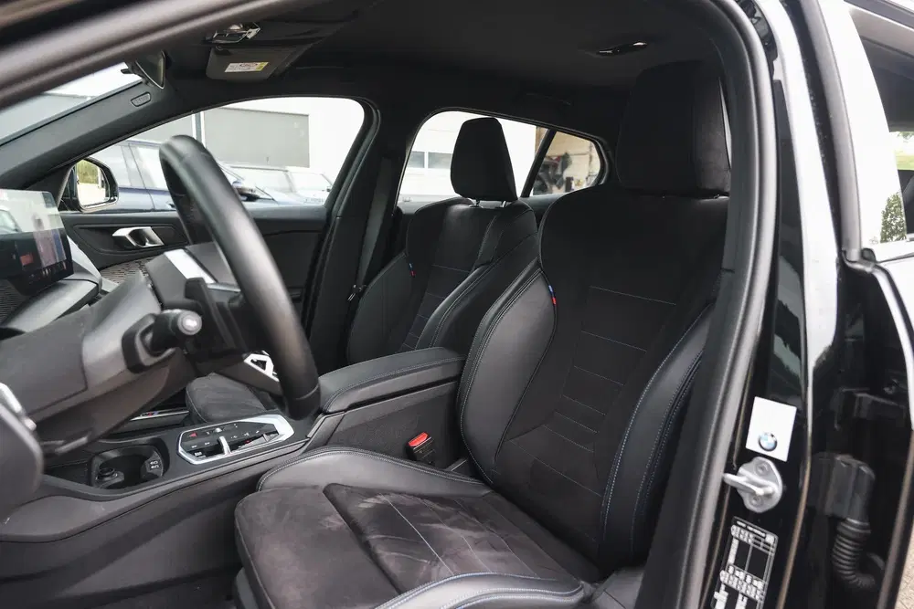 BMW 1-serie 120 M Sport Automaat uit 2025, foto 11