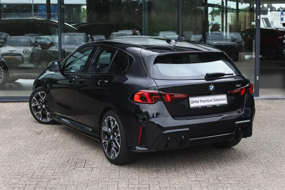 BMW 1-serie 120 M Sport Automaat uit 2025, foto 2