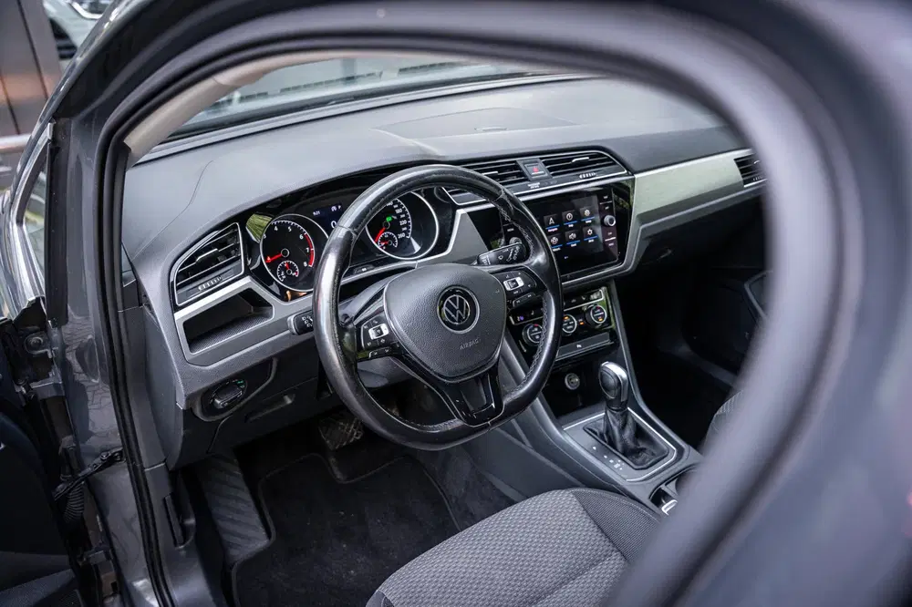 Volkswagen Touran 1.5 TSI Highline 7p uit 2020, foto 2