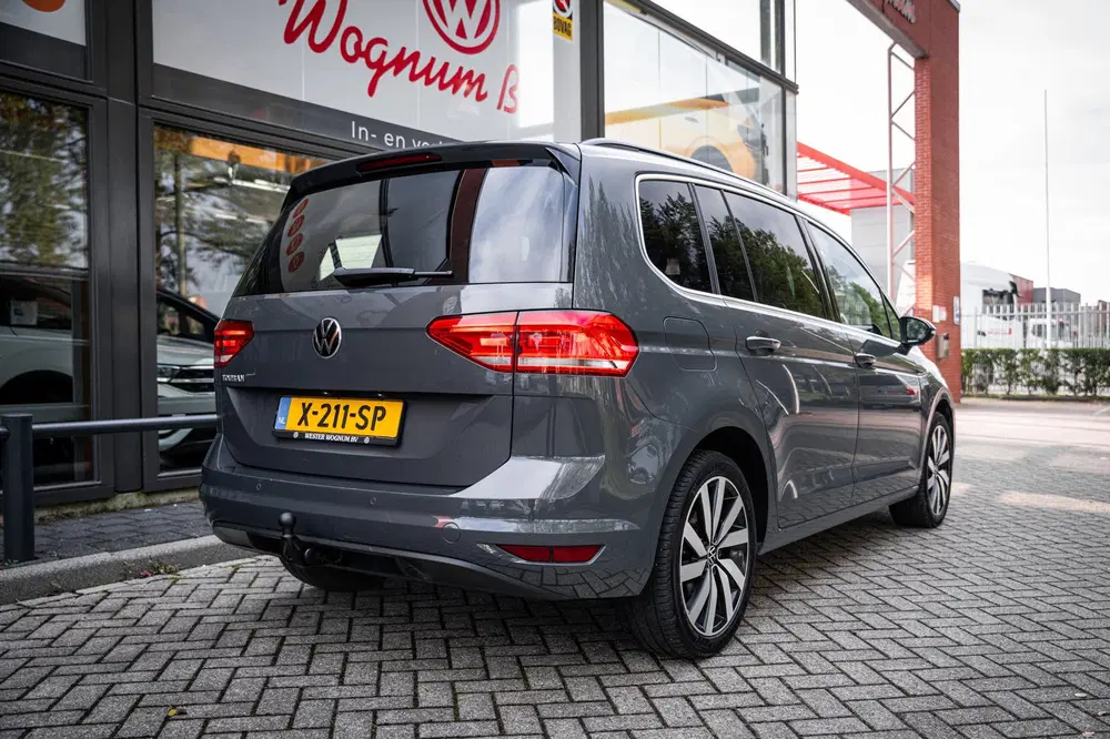 Volkswagen Touran 1.5 TSI Highline 7p uit 2020, foto 4