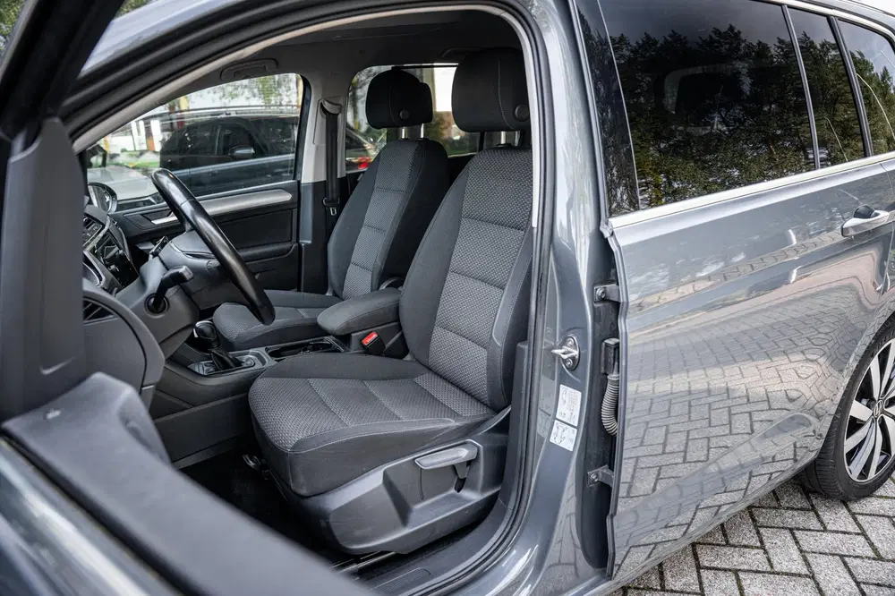 Volkswagen Touran 1.5 TSI Highline 7p uit 2020, foto 8