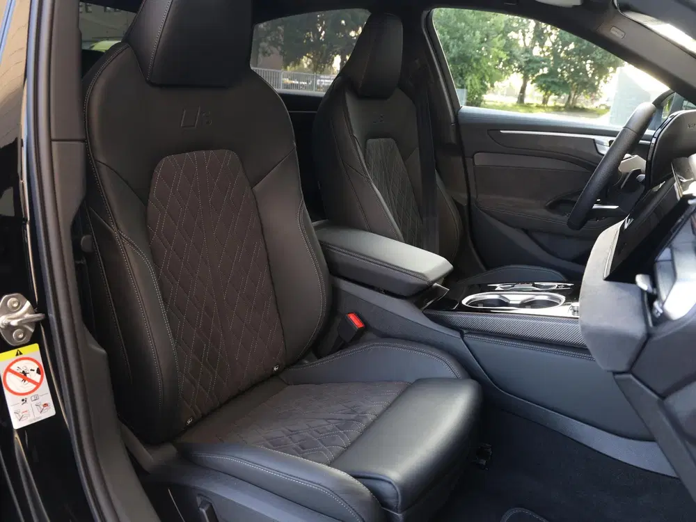 Audi A6 2.0 e-hybrid quattro S edition 299pk uit 2025, foto 8