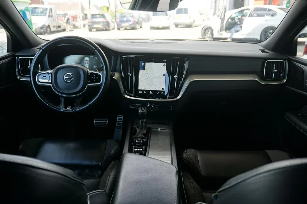 Volvo S60 2.0 T5 R Design uit 2019, foto 10