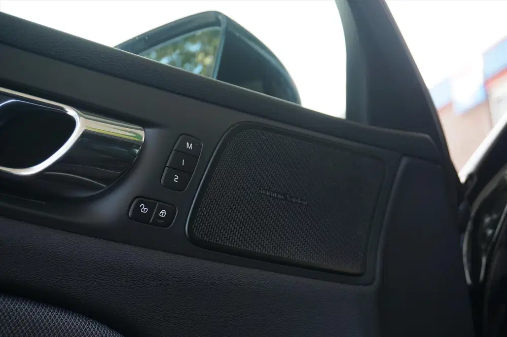 Volvo S60 2.0 T5 R Design uit 2019, foto 15