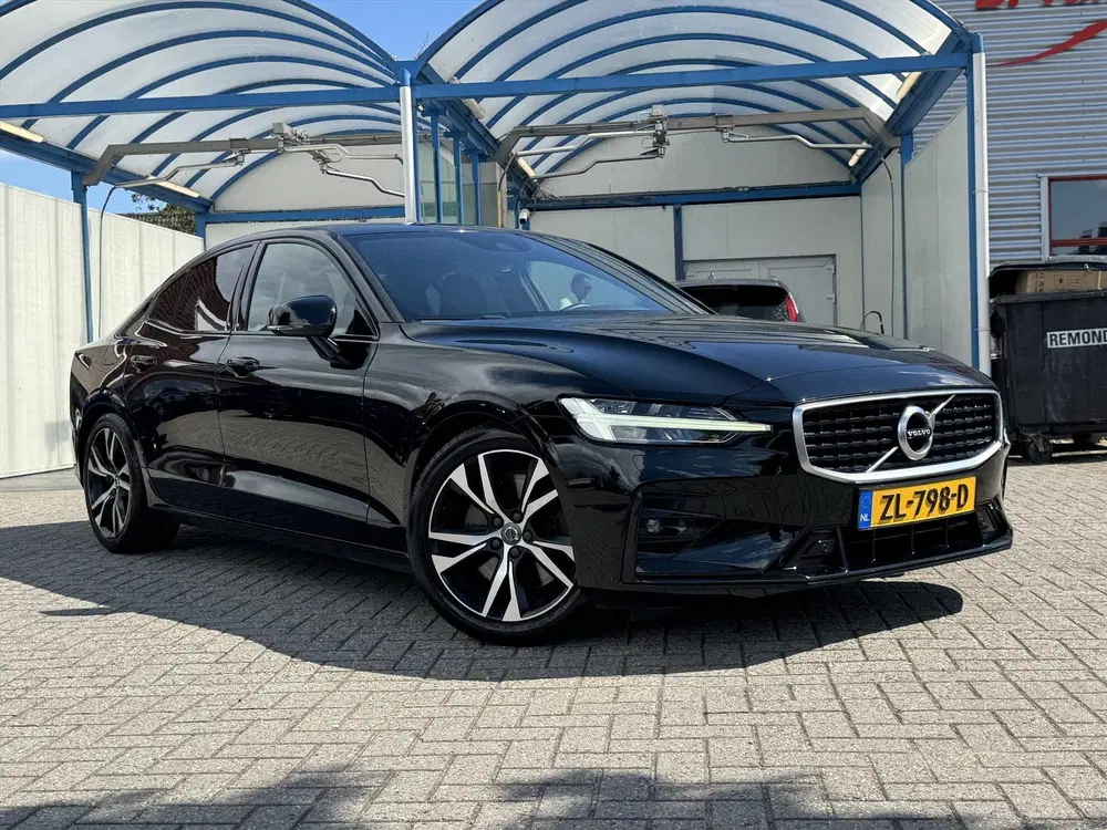 Volvo S60 2.0 T5 R Design uit 2019, foto 2