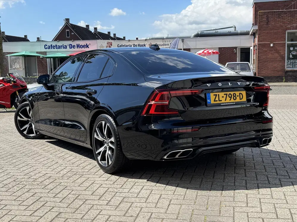Volvo S60 2.0 T5 R Design uit 2019, foto 4