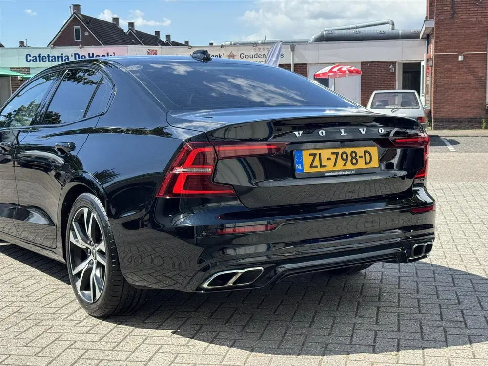 Volvo S60 2.0 T5 R Design uit 2019, foto 5