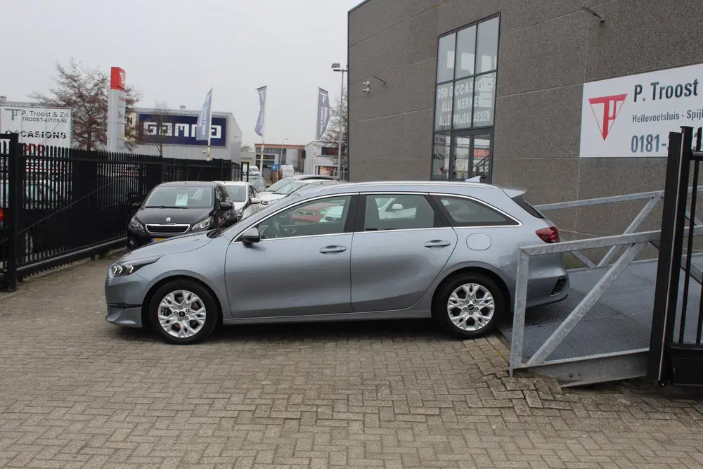 Kia Ceed 1.0 T-GDi MHEV DynamicLine AUTOMAAT Nav uit 2023, foto 2