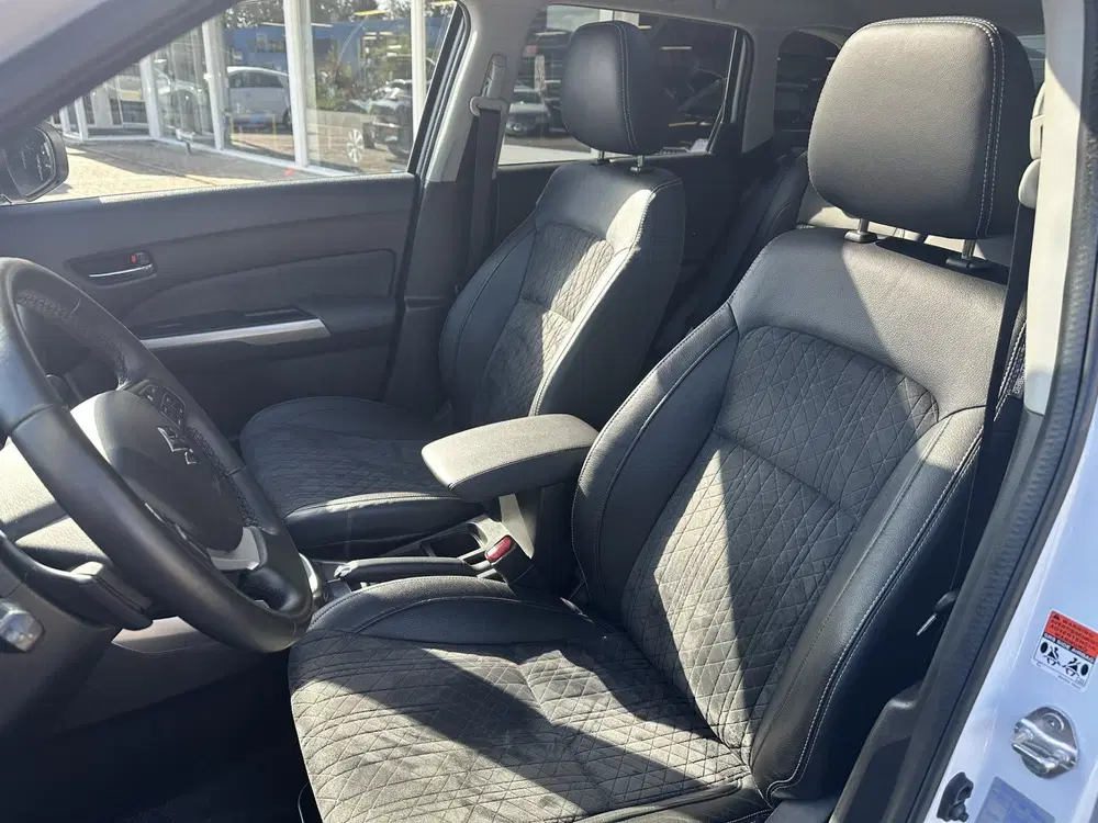 Suzuki Vitara 1.0 Boosterjet Stijl uit 2020, foto 4