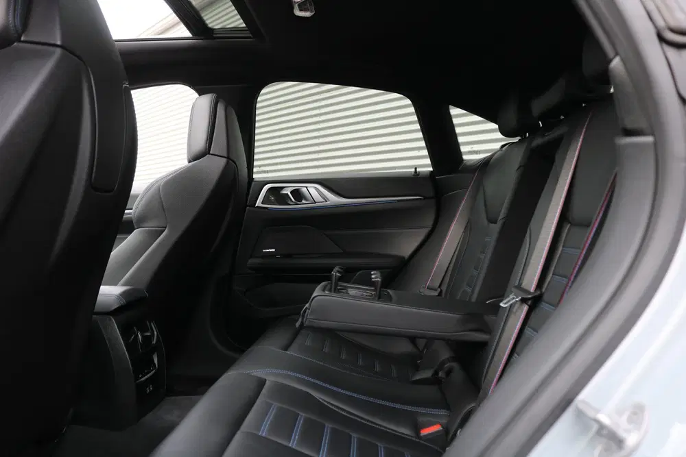 BMW i4 M50 High Executive 84 kWh 544PK M-Sportpak uit 2024, foto 10