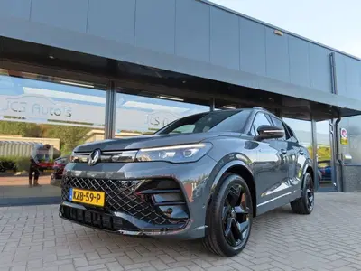 Volkswagen Tiguan 1.5 eTSI R-Line Leder 19 Inch Led Trekhaak uit 2025