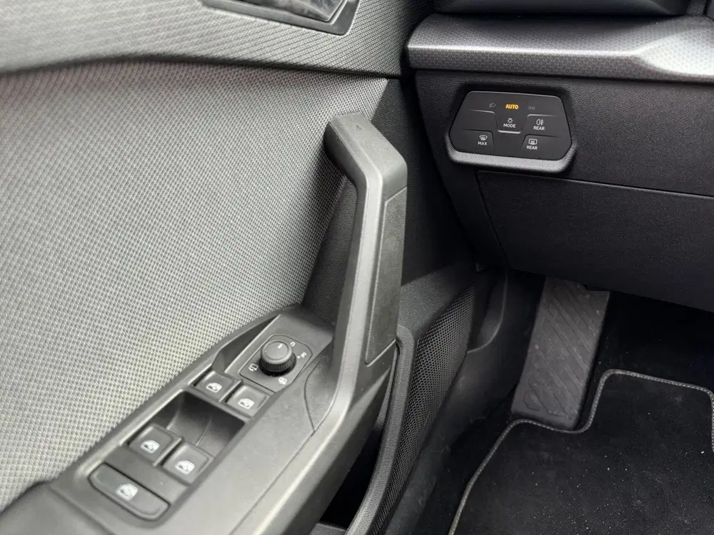 SEAT Leon 1.5 eTSI Style uit 2025, foto 15