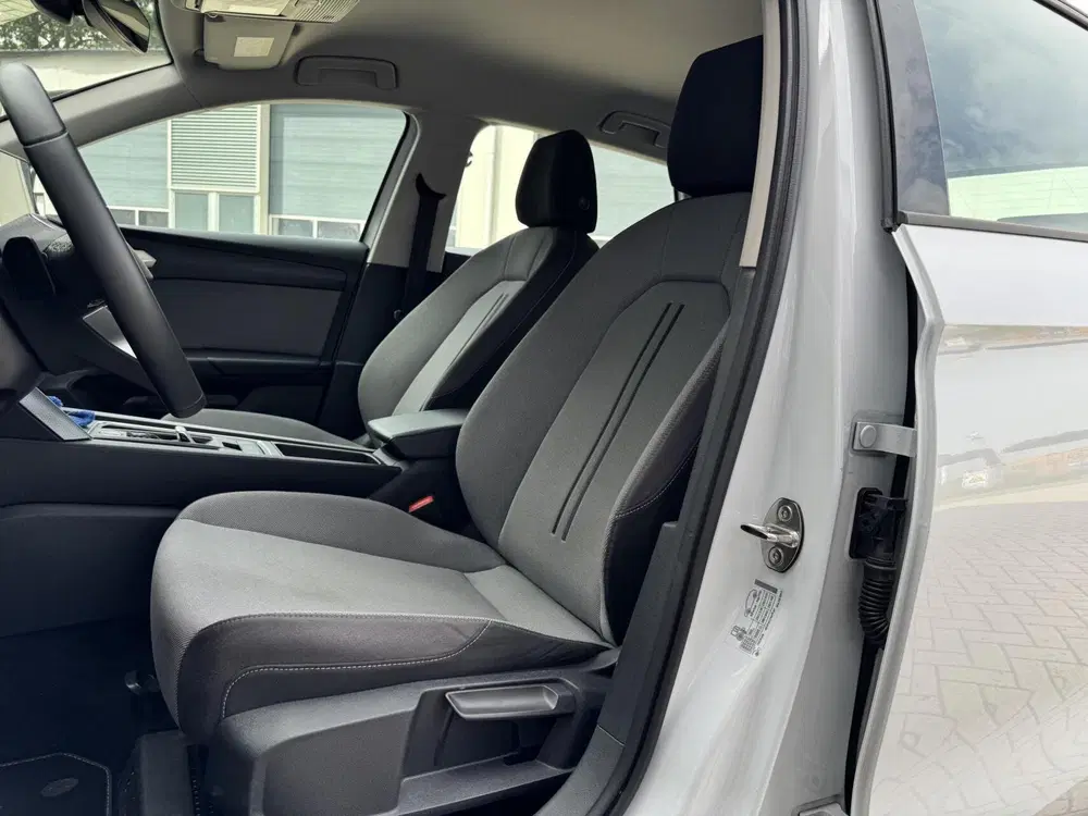 SEAT Leon 1.5 eTSI Style uit 2025, foto 3