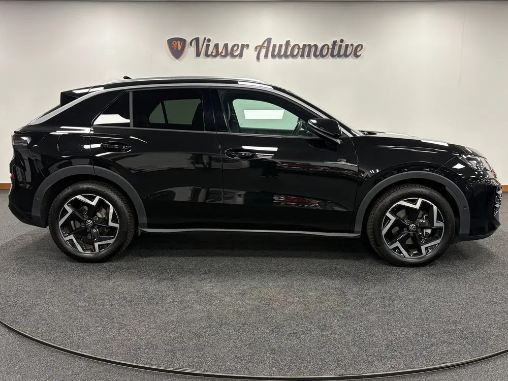 Volkswagen T-Roc 1.5 eTsi R-Line First Edition*Winterpakket uit 2026, foto 2