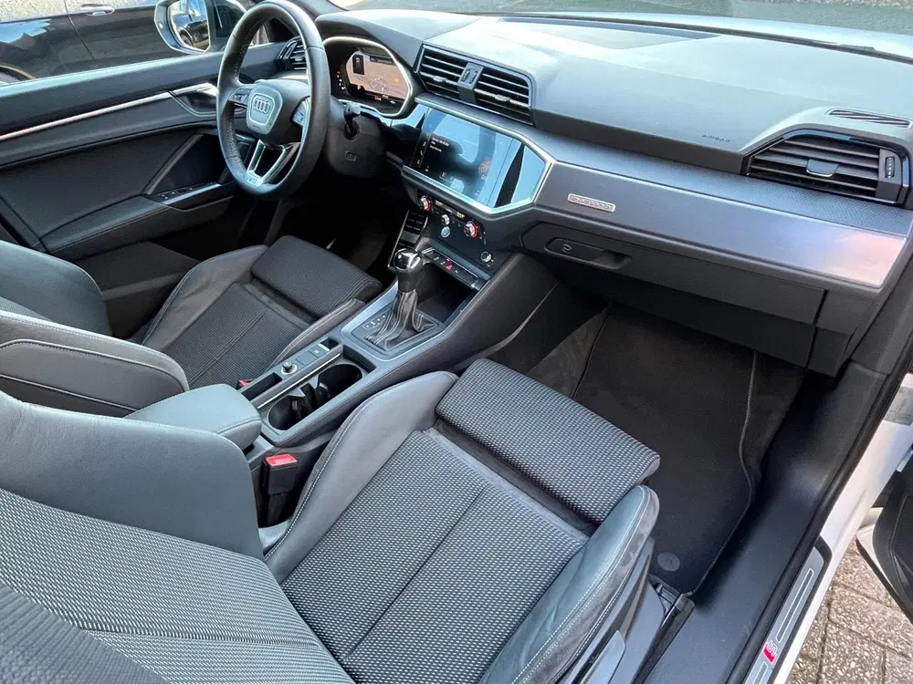 Audi Q3 40 TFSI quattro 290PK S-Line trekh 20" cam uit 2019, foto 15