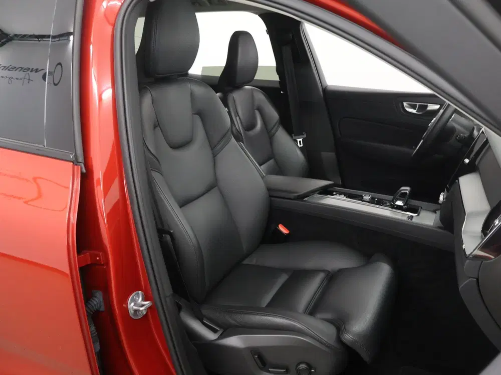 Volvo XC60 2.0 T6 Plug-in hybrid AWD Plus Dark uit 2023, foto 10