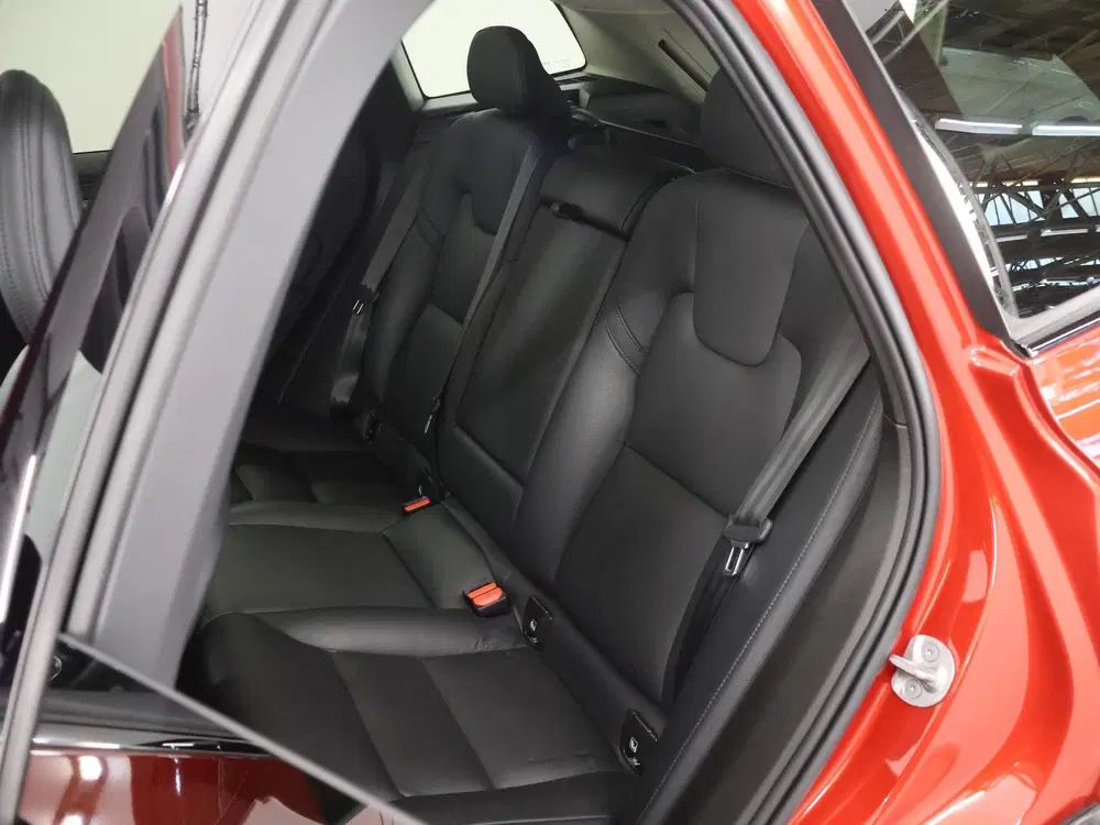 Volvo XC60 2.0 T6 Plug-in hybrid AWD Plus Dark uit 2023, foto 11