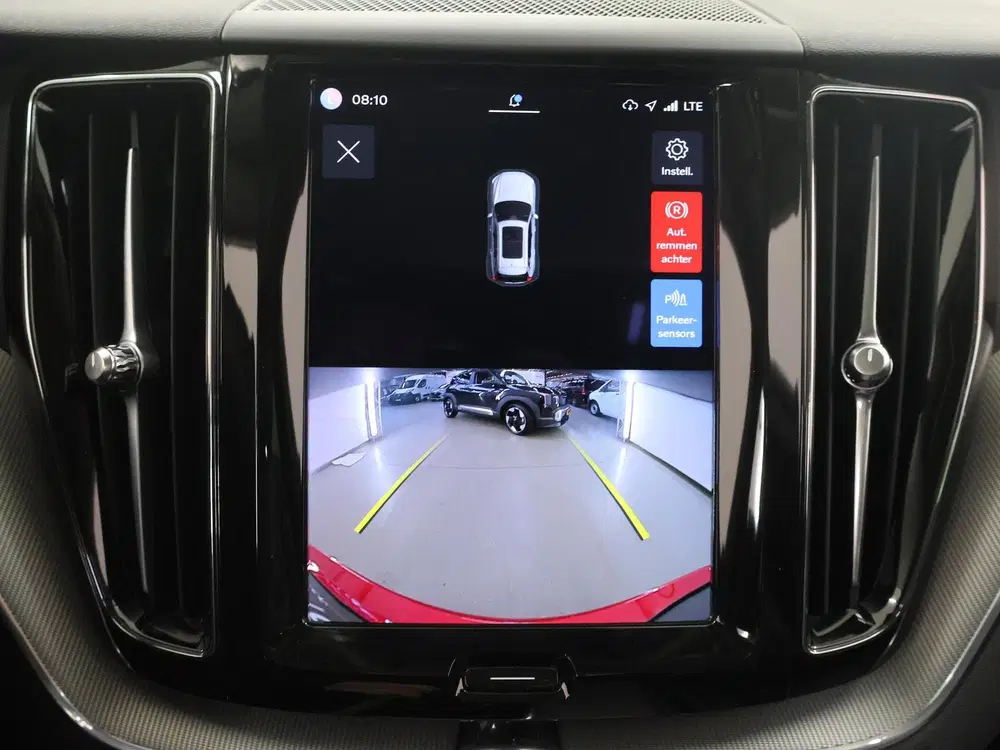 Volvo XC60 2.0 T6 Plug-in hybrid AWD Plus Dark uit 2023, foto 15